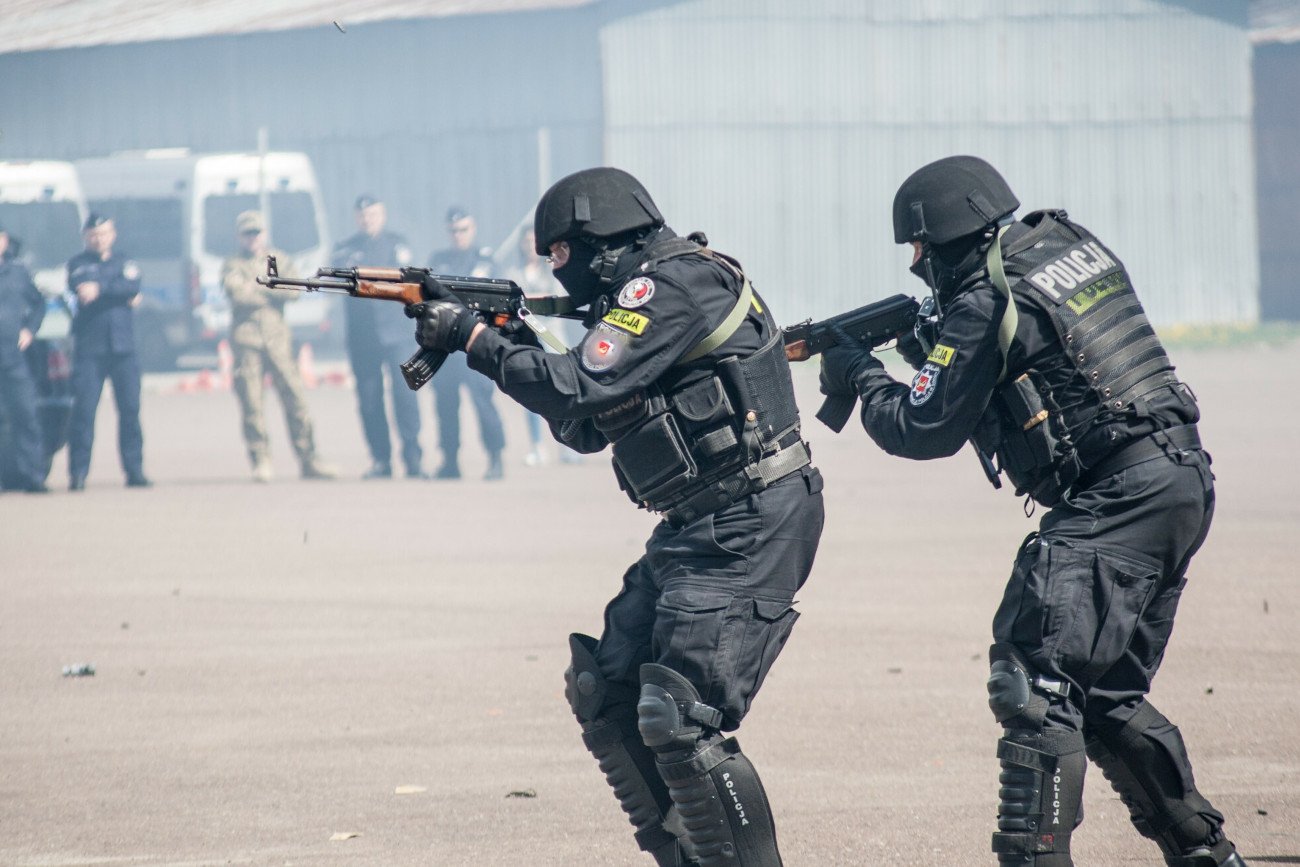 W Warszawie było słychać strzały z karabinu maszynowego.