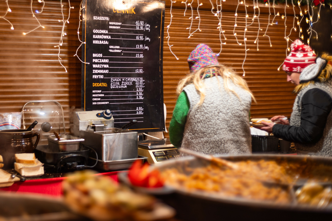 Kosmiczne ceny na wrocławskim jarmarku. Pół pajdy ze smalcem 20 zł, kiełbasa za.. 50