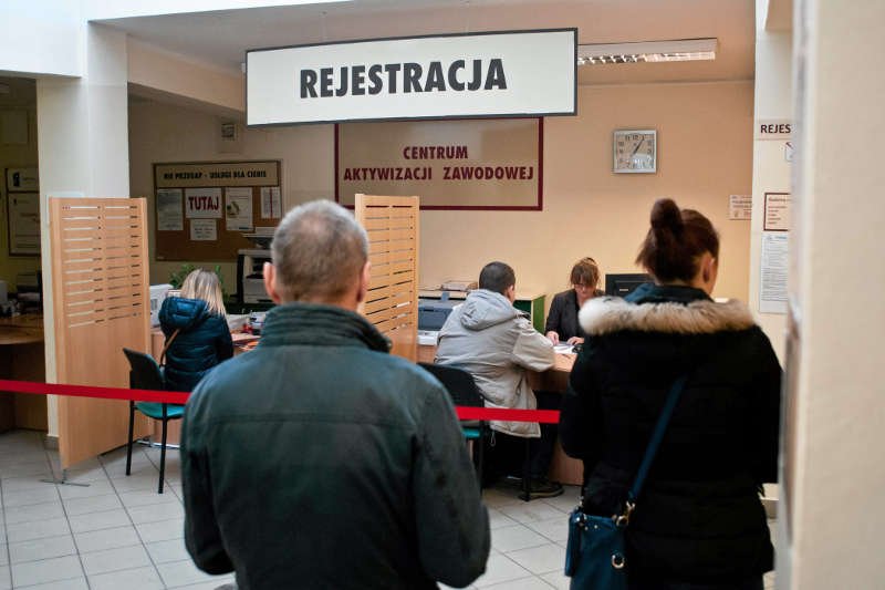 Według Eurostatu bezrobocie w Polsce osiągnęło rekordowo niski poziom od 5 lat - 8,7 proc.