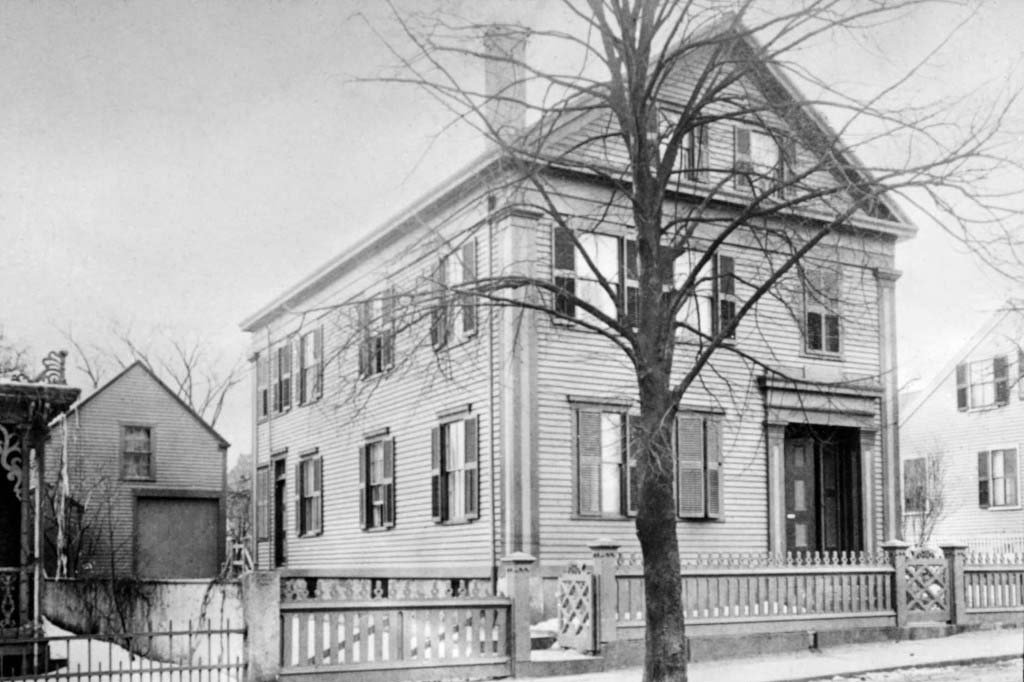 Dom Bordenów był świadkiem podwójnego morderstwa. Do niedawna było tam muzeum zbrodni oraz hotel. Obecnie posiadłość wystawiona jest na sprzedaż.