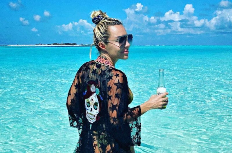 Jak Blanka Lipińska uniknęła kwarantanny po powrocie do Polski?