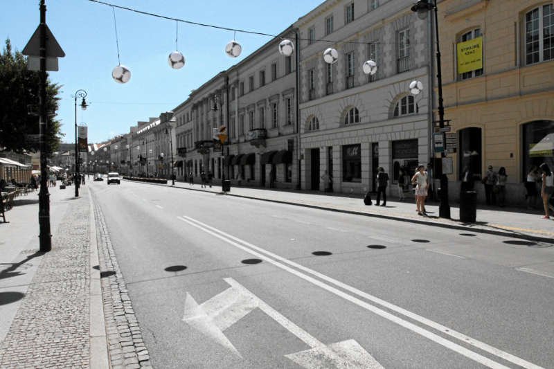 Biedronka na Nowym Świecie oburza część warszawiaków. "Cebulandia na prestiżowej ulicy", ale czy jest o co bić pianę?