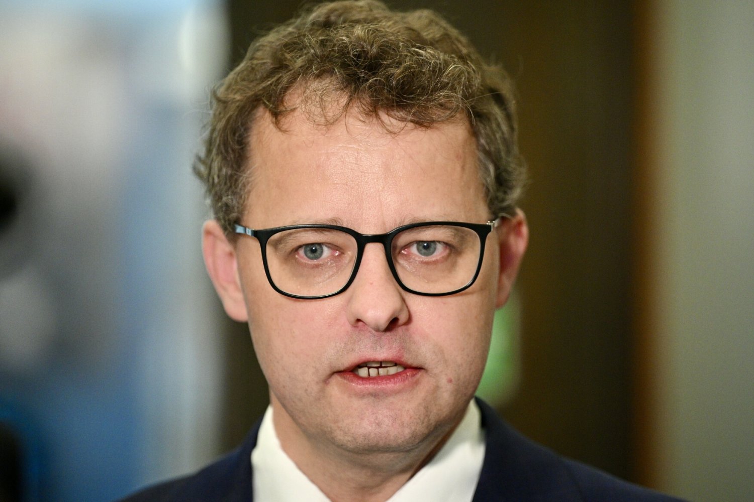 Jak Romanowski dotarł na Węgry? Polityk zdradził szczegóły.