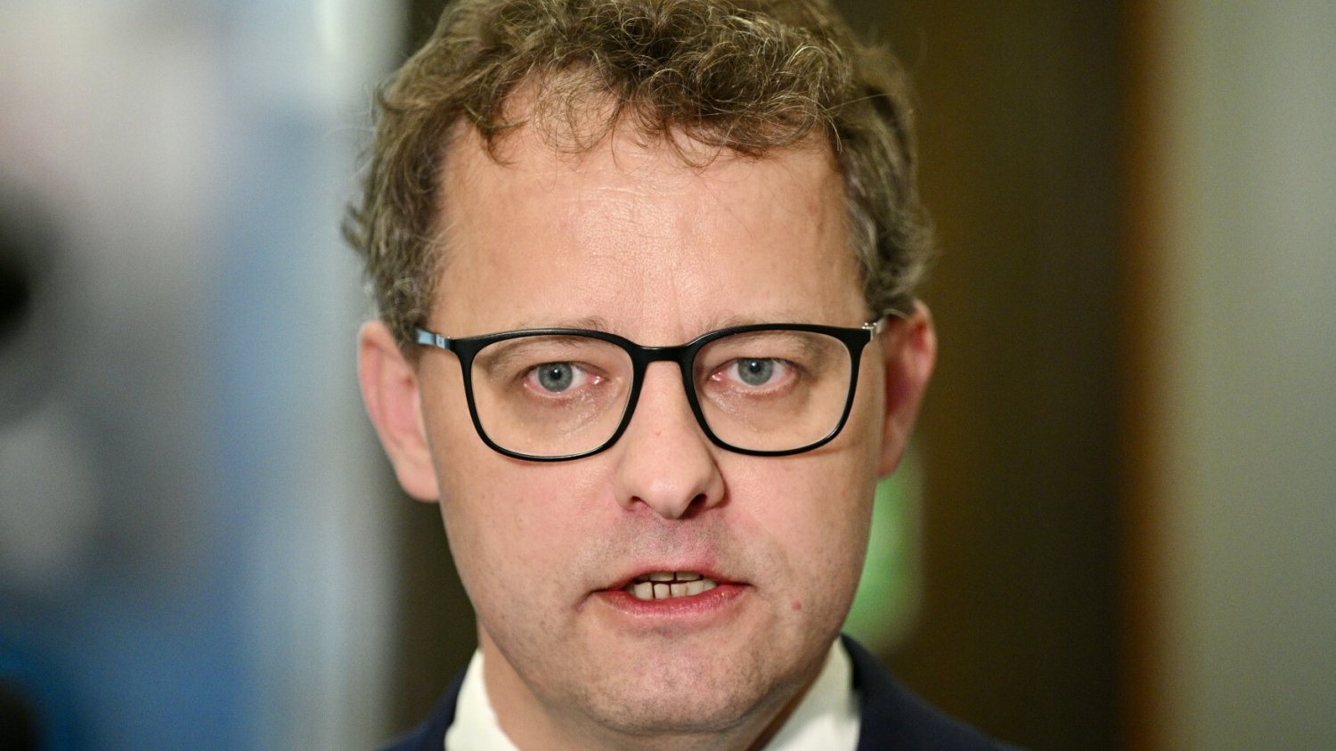 Jak Romanowski dotarł na Węgry? Polityk zdradził szczegóły.