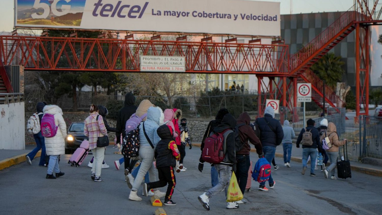 W USA Doszło już do masowych aresztowań imigrantów. Podano konkretne dane. Masowa deportacja imigrantów trwa w USA. Podano dane, ile osób aresztowano.