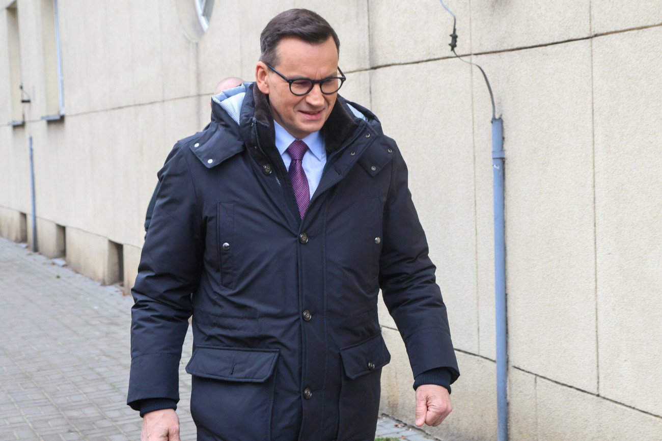 Morawiecki z zarzutami za wybory kopertowe. Fala komentarzy