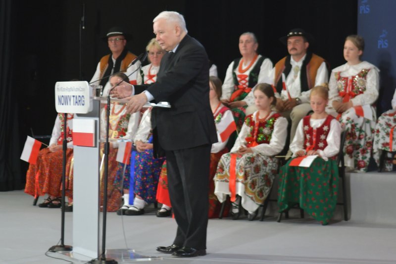 Wygląd Jarosława Kaczyńskiego i to, jakie nosi buty, zdaje się niewiele go obchodzić