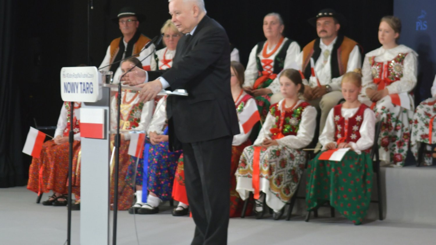 Wygląd Jarosława Kaczyńskiego i to, jakie nosi buty, zdaje się niewiele go obchodzić
