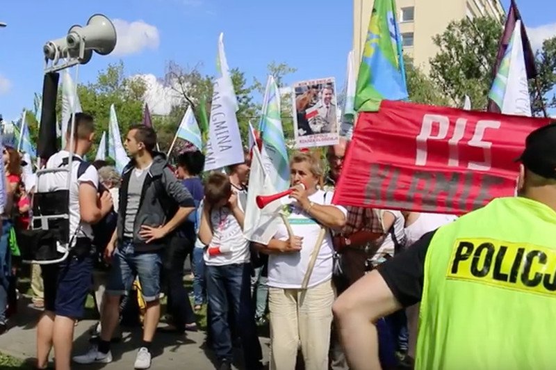 Mieszkańcy gmin, które nie chcą przyłączenia do Opola, manifestowali w Warszawie (20 lipca).