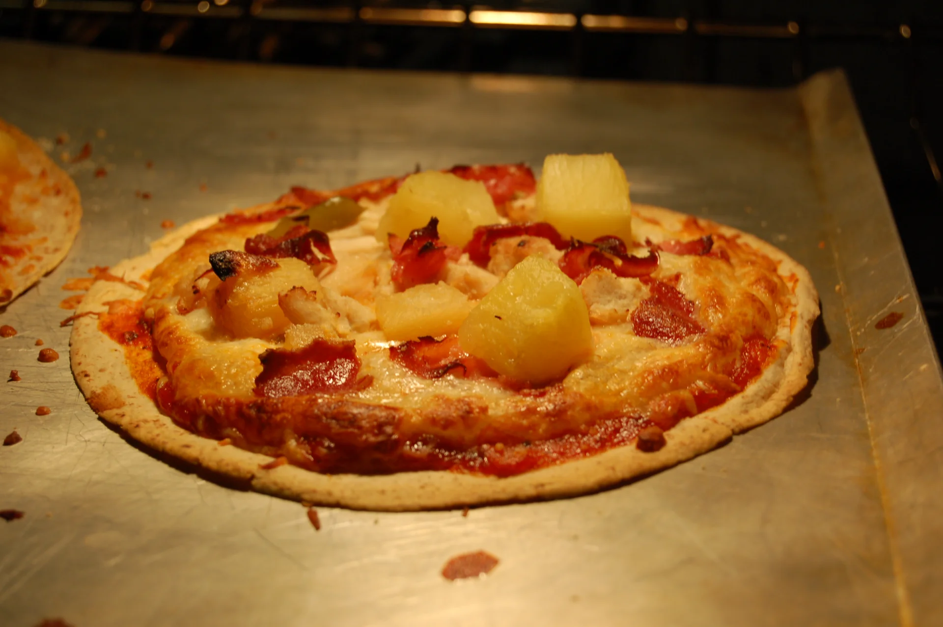 Pizza z ananasem – jedni ją kochają, drudzy nie rozumieją