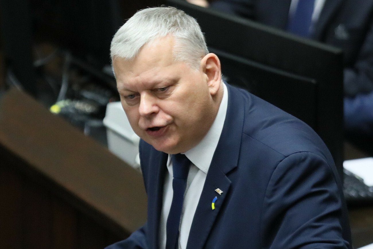 Zdaniem Marka Suskiego opozycyjni eurodeputowani  występują w Unii Europejskiej w jednej partii z komunistami i reprezentują interesy Rosji.