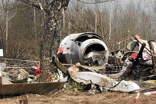 Polscy prokuratorzy w ramach śledztwa w sprawie katastrofy smoleńskiej pojadą zbadać brzozę i skrzydło Tu-154