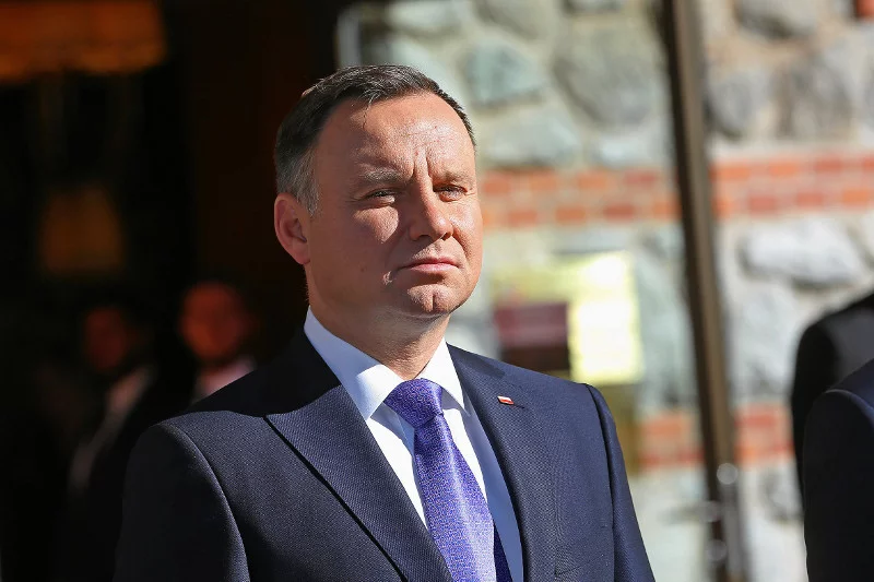 Protestowanie przeciw Andrzejowi Dudzie może się skończyć na policji.