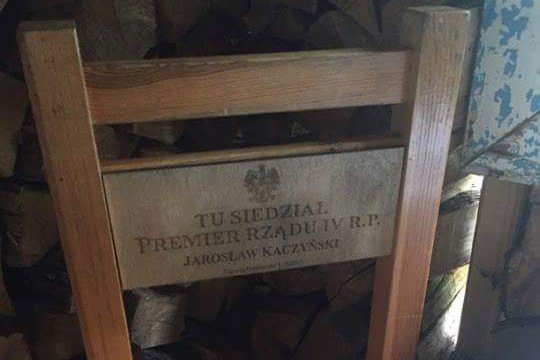 Wyjątkowe krzesło na którym siedział Jarosław Kaczyński.