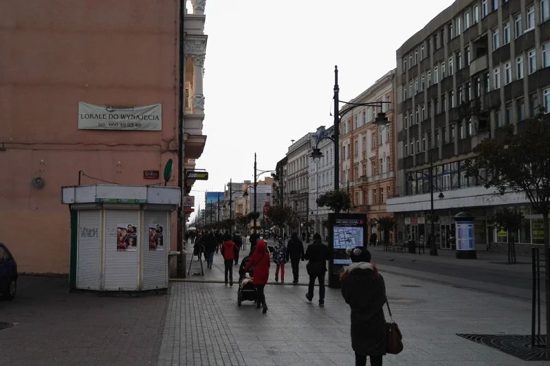 W Łodzi pobito niewidomego. Sprawcy tłumaczą, że nie widzieli białej laski