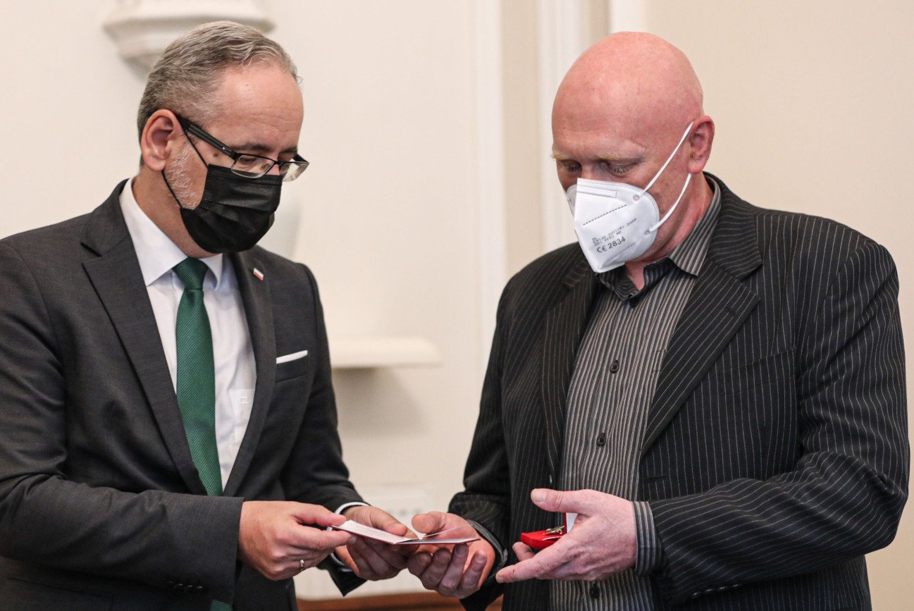 Pracownicy punktu szczepień w Grodzisku Maz. odznaczeni. "Obrona rozumu".