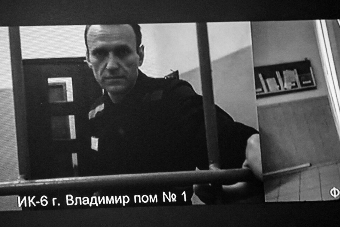 Matka i prawnik niewpuszczeni do kostnicy. Szokujące doniesienia współpracowniczki Nawalnego.