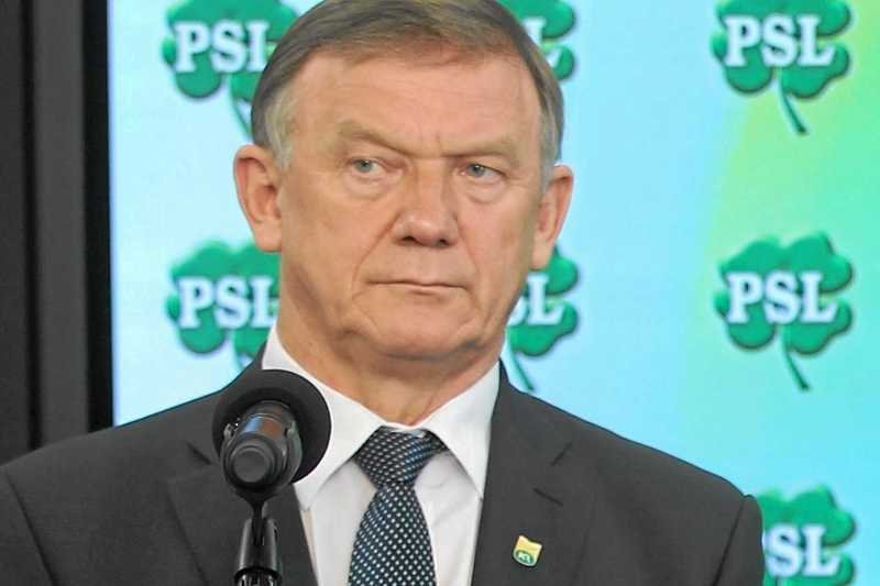 2012: kiedy tylko Euro 2012 skończyło się, w kraju wybuchła "afera taśmowa". Nagranie rozmowy polityków PSL Władysława Serafina i Władysława Łukasika pogrążyły ministra rolnictwa. Marka Sawickiego zastąpił w rządzie Stanisław Kalemba.
