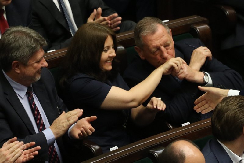 Joanna Lichocka stawiła czoła pokusie i nie kupiła francuskiego sera. Tym bojkotem rozbawiła internatów.