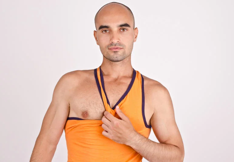 Tank topy wyglądają dobrze tylko na mięśniakach z ogolonymi pachami.