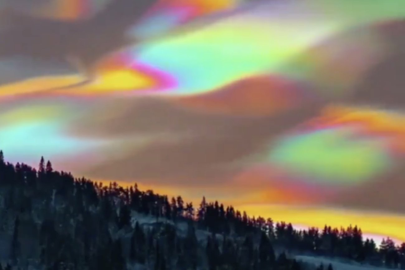 Niezwykłe zjawisko na polskim niebie. Chmury perłowe będą pojawiać się przez kilka następnych dni.