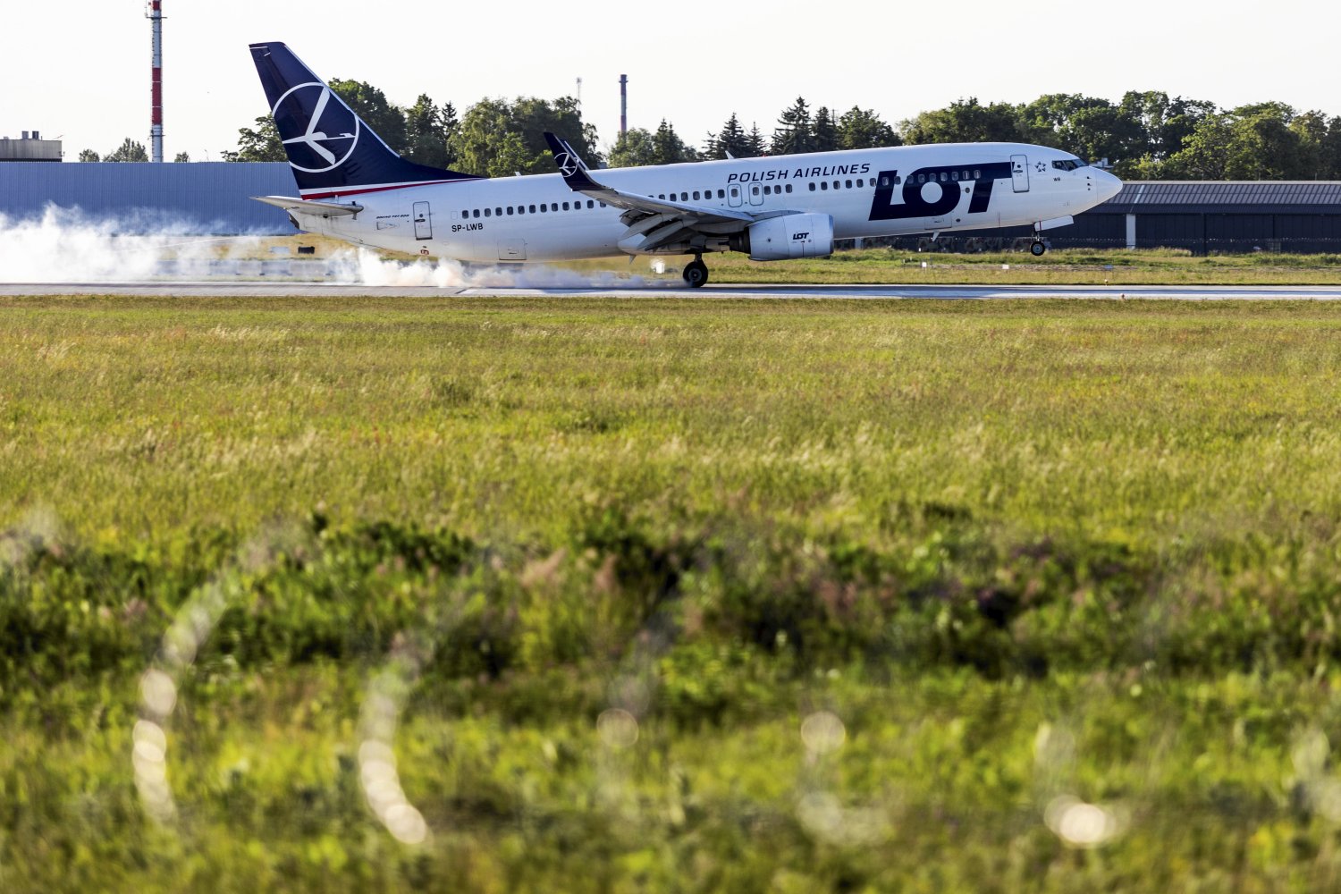 Chwile grozy na pokładzie LOT-u. Samolot z Sofii musiał awaryjnie lądować w Warszawie. Chwile grozy na pokładzie LOT-u. Samolot z Sofii musiał awaryjnie lądować w Warszawie.