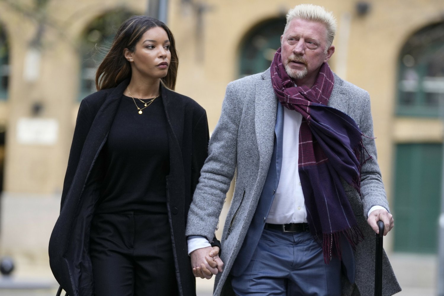 Boris Becker ze swoją partnerką Lilian de Carvalho Monteiro wychodzą z londyńskiego sądu, wkrótce legenda może trafić za kratki