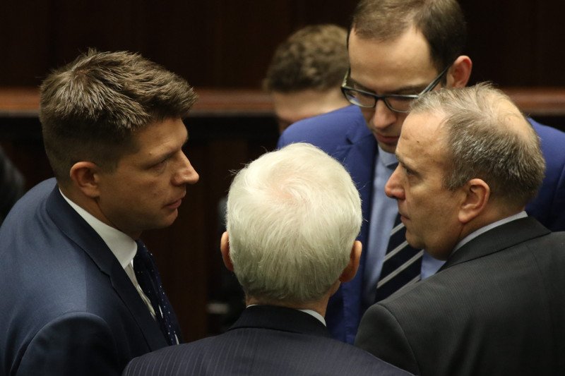 Czy ewentualne zwycięstwo Schetyny będzie pyrrusowe, bo Petru odbierze mu znaczną część posłów PO?