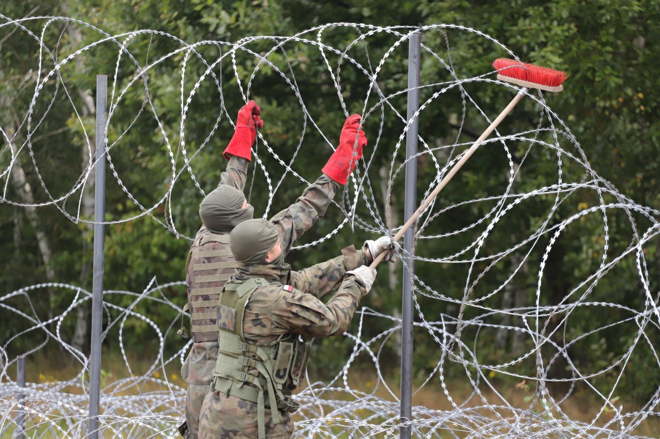Reakcja KE na budowę płotu na granicy. "Nie zamierzamy finanować".