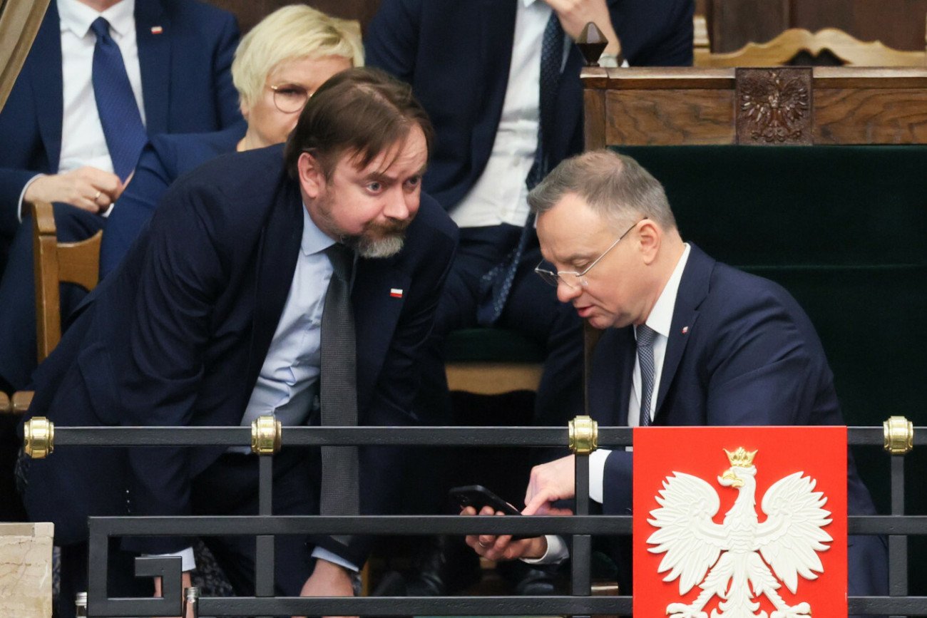 PiS potrzebuje 37 posłów, by rządzić. Paweł Szrot: "Nie można wykluczyć"