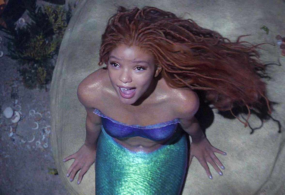 Halle Bailey błyszczy jako Arielka w filmie "Mała syrenka" (RECENZJA). Halle Bailey w filmie "Mała syrenka".