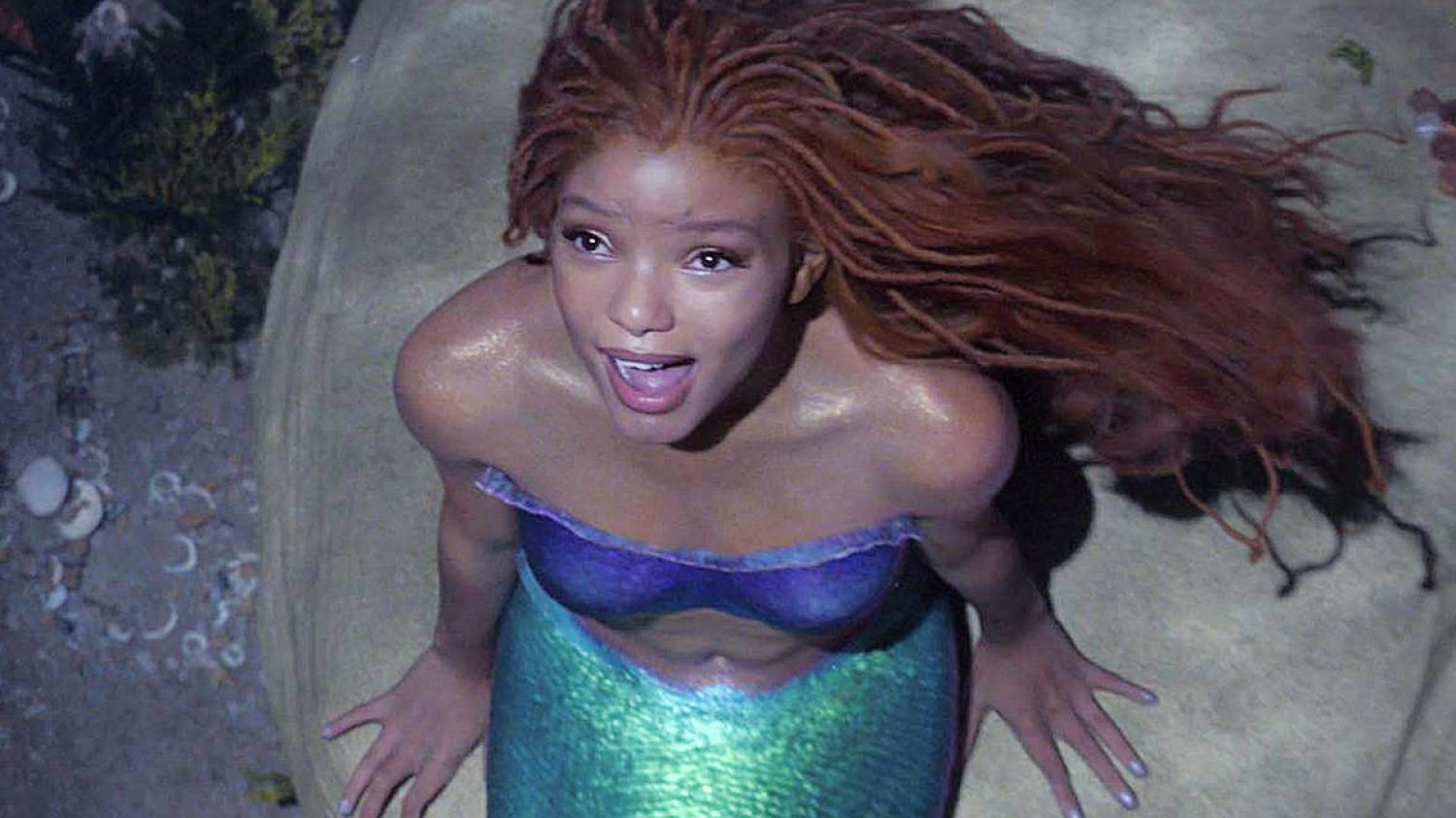 Halle Bailey w filmie "Mała syrenka".