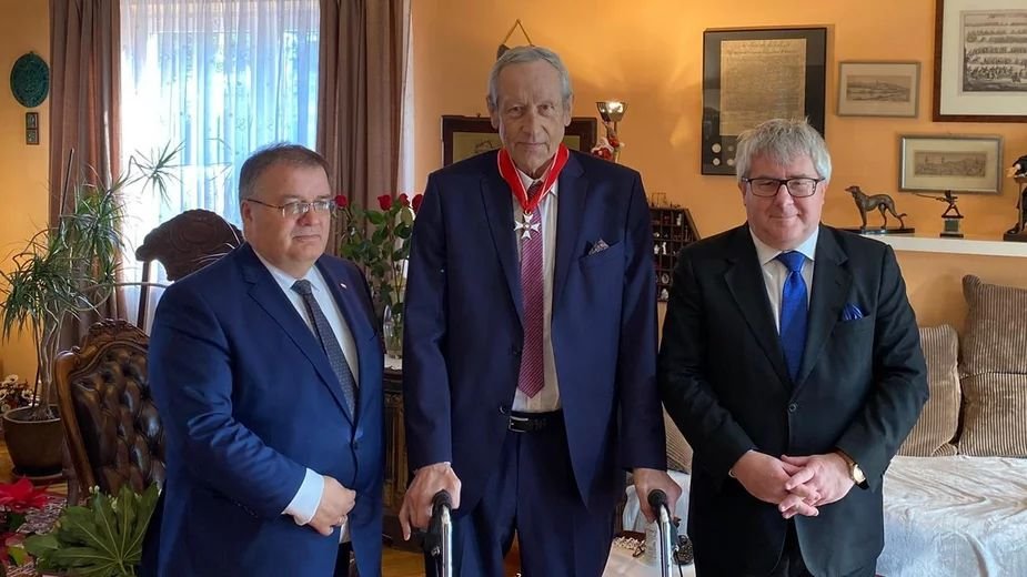 Tomasz Wójtowicz odbiera Krzyż Komandorski Orderu Odrodzenia Polski