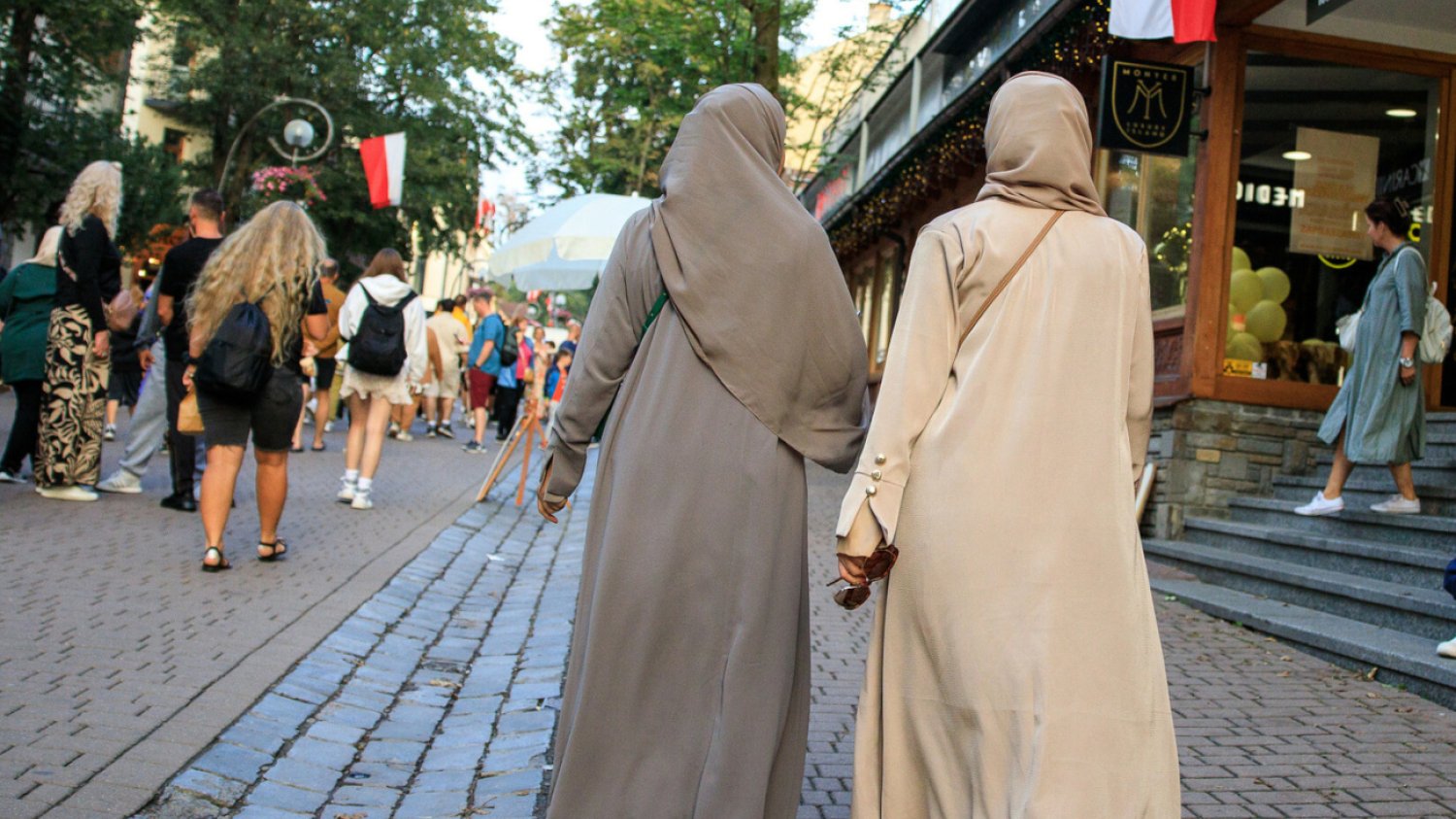 Polska jest coraz popularniejsza wśród arabskich turystów arabscy turyści w Polsce