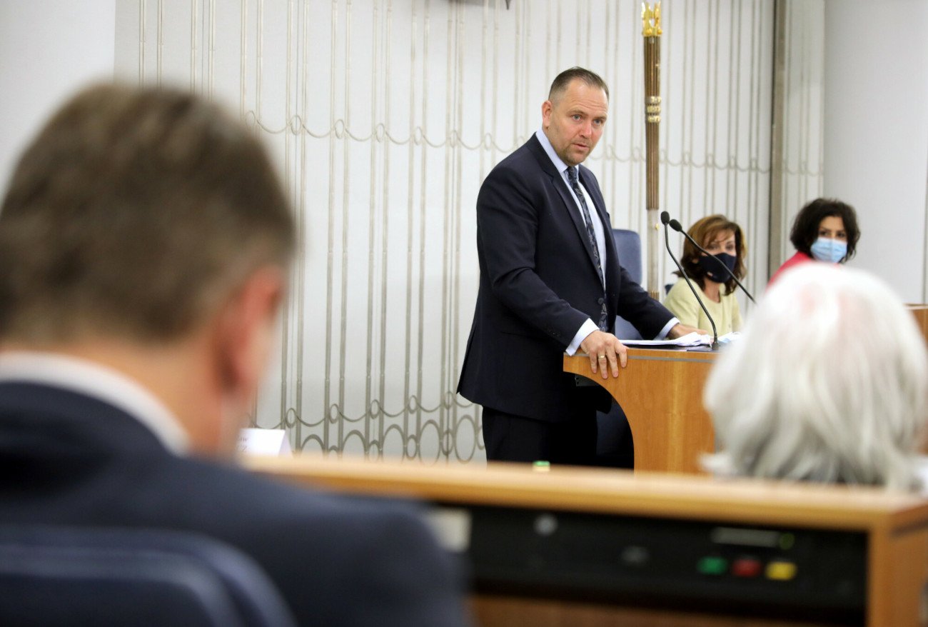 Senat przerwał czwartkowe obrady dotyczące wyboru nowego prezesa IPN.