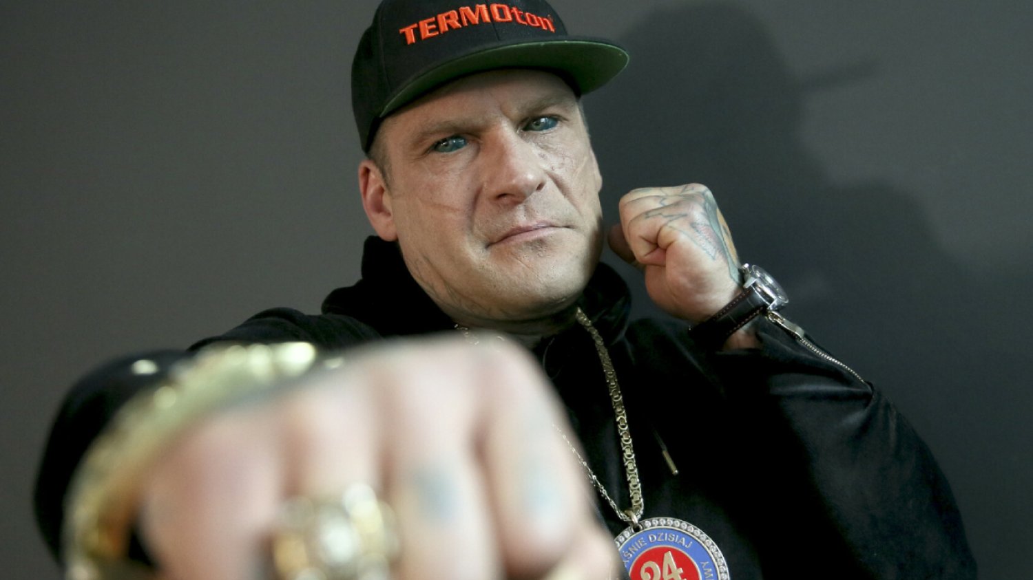Popek Monster nieustannie szokuje. Wyciekło nagranie, na którym jest nago