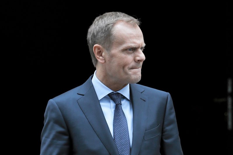 Premier Donald Tusk w programie "Tomasz Lis na żywo" przyznał, że nie będzie ubiegał się o stanowisko szefa Komisji Europejskiej.