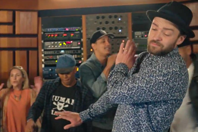 Kadr z teledysku do "Can't Stop The Feeling".