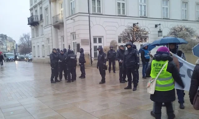 Czasami można było odnieść wrażenie, że policjantów jest więcej niż demonstrujących.