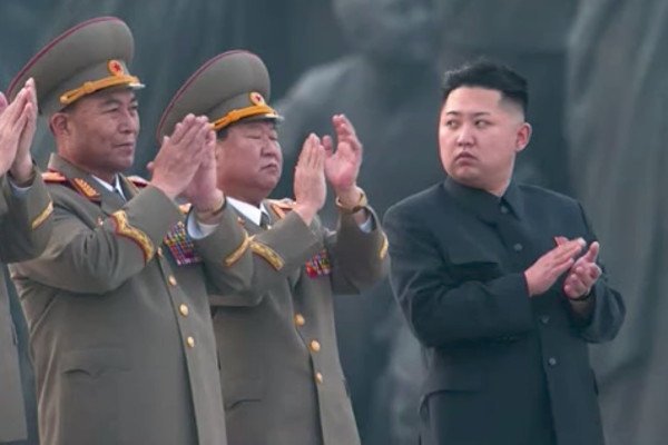 Rakieta wystrzelona przez Kim Dzong Una miała trafić w północnokoreańskie miasto.