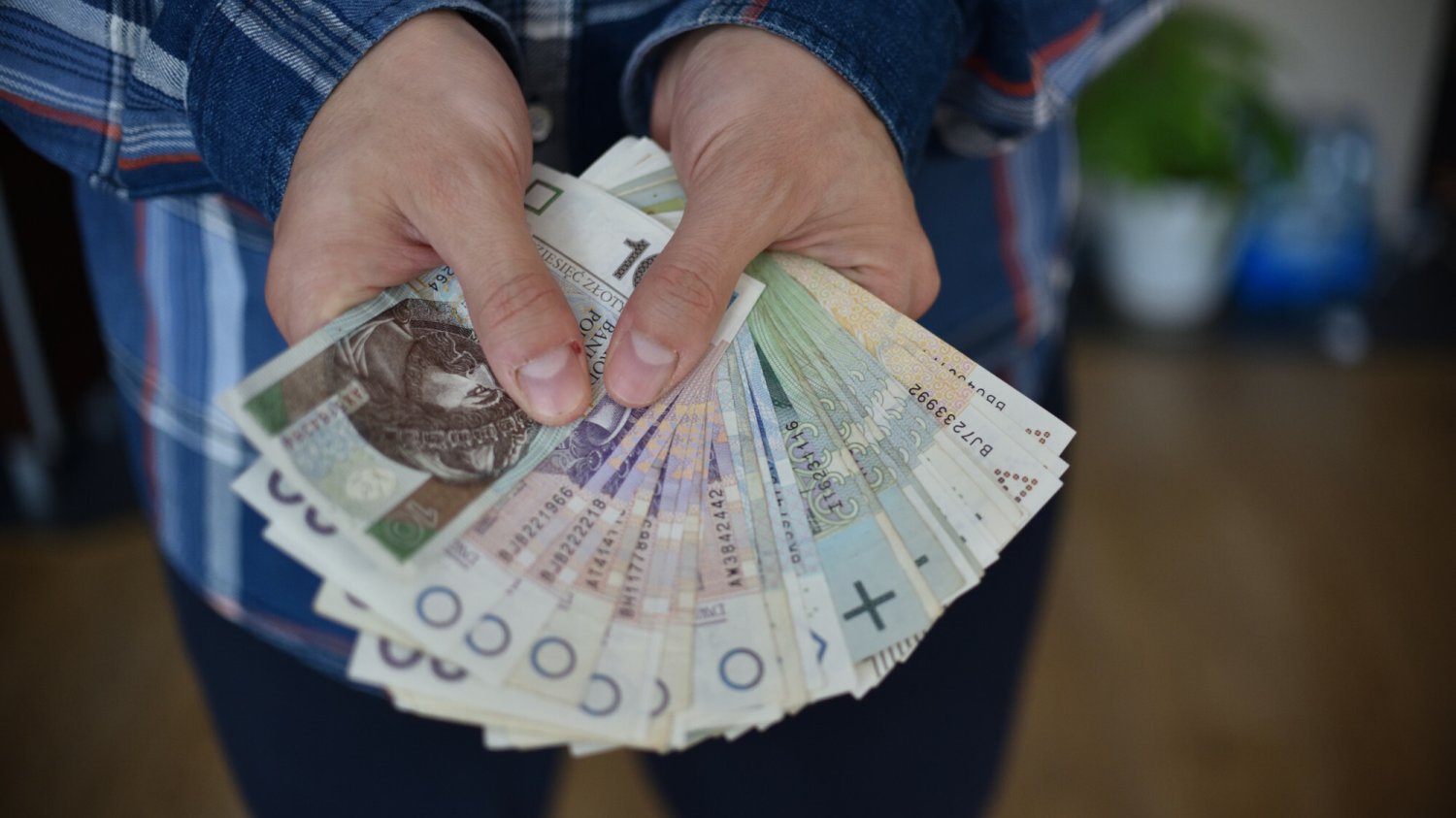 Ile trzeba zarabiać, by być bogatym w Polsce? To zależy gdzie mieszkamy