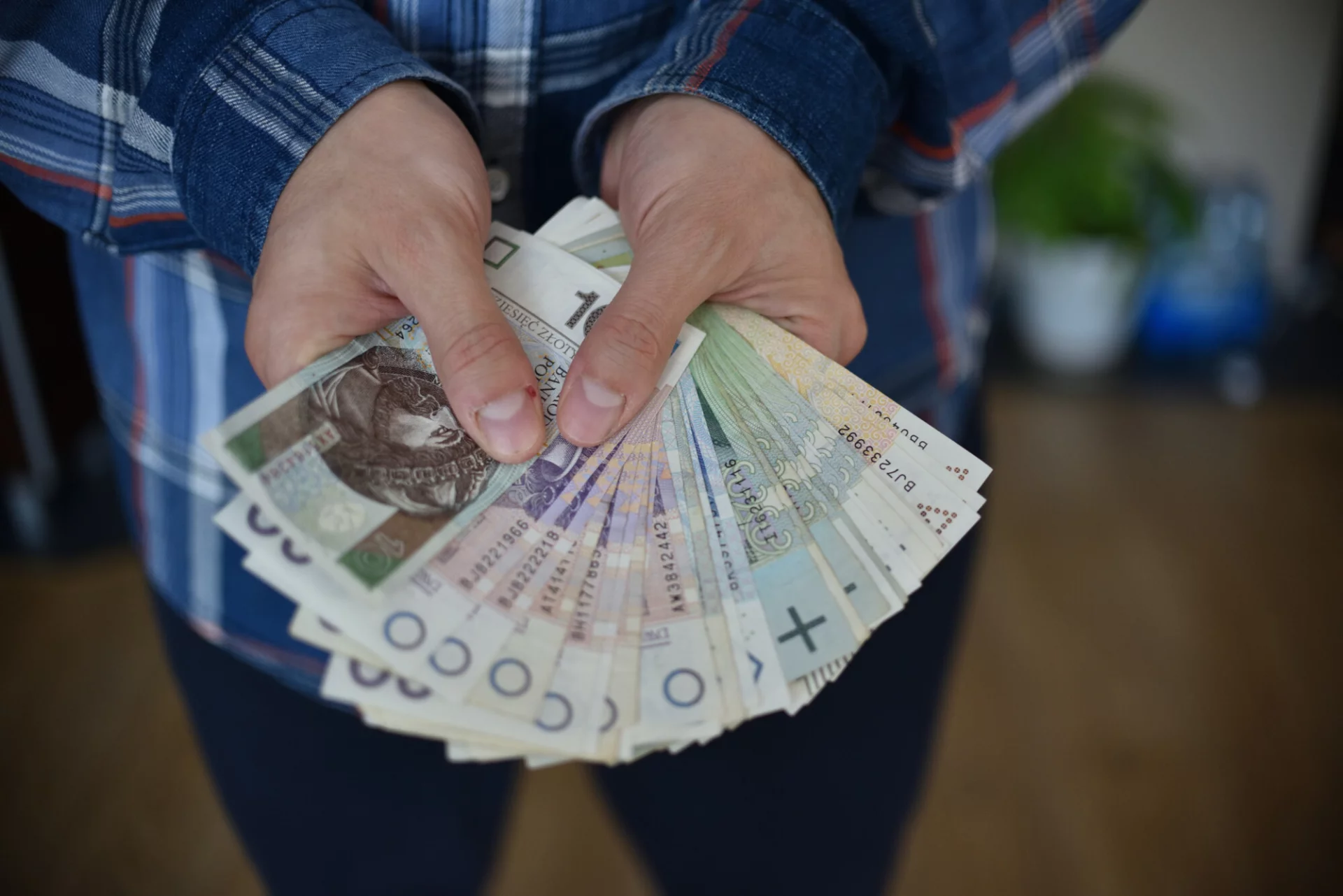 Ile trzeba zarabiać, by być bogatym w Polsce? To zależy gdzie mieszkamy