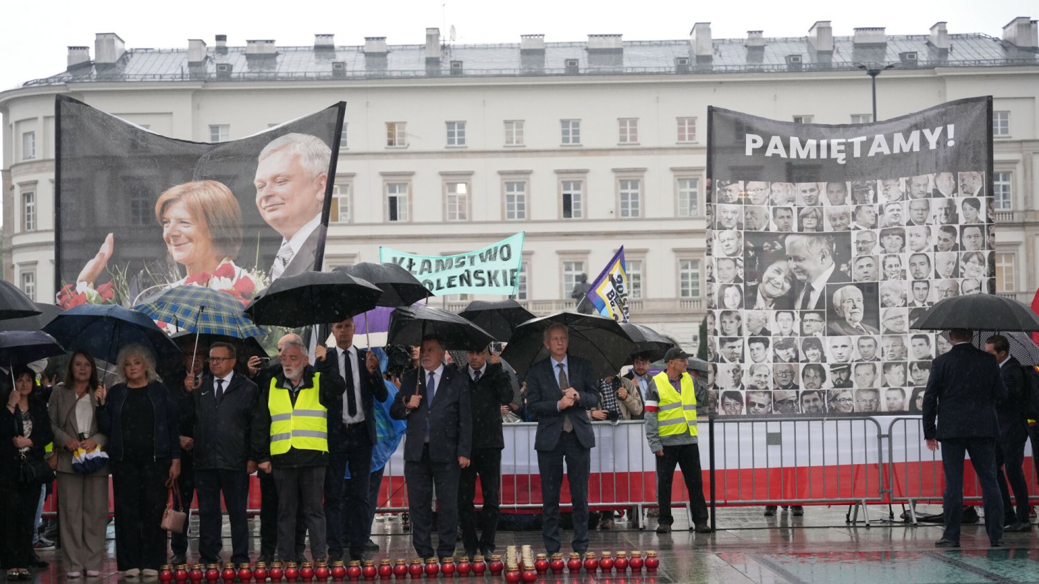 Czy PiS powinno dalej organizować miesięcznice smoleńskie? Zapytaliśmy o to w sondzie naTemat.pl