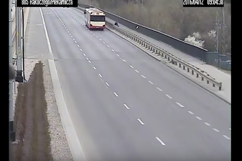 Zdarzenie zarejestrował monitoring Straży Miejskiej i Zakładu Komunikacji Miejskiej w Gdańsku.