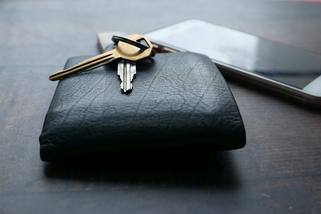 Zniżka to kwotowy lub procentowy rabat przyznawany właścicielowi samochodu przez firmę ubezpieczeniową podczas zakupu polisy komunikacyjnej OC lub AC. Można go dostać za bezszkodową jazdę. Na jego wysokość wpływają tez inne czynniki