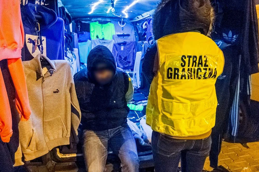 Nielegalny bazar w Wólce Kosowskiej.