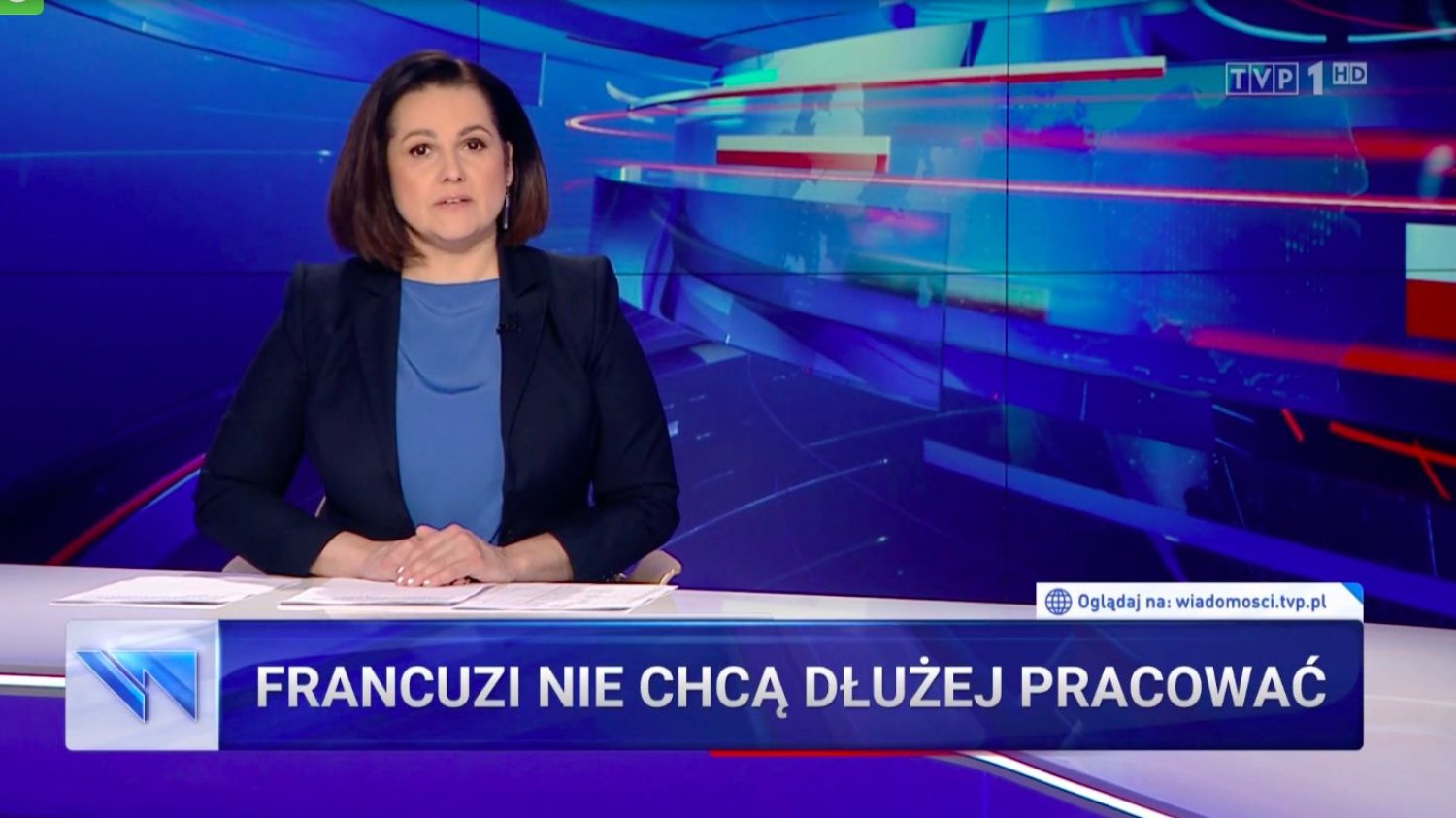 Kadr z "Wiadomości" z prezenterką i napisem "Francuzi nie chcą dłużej pracować"