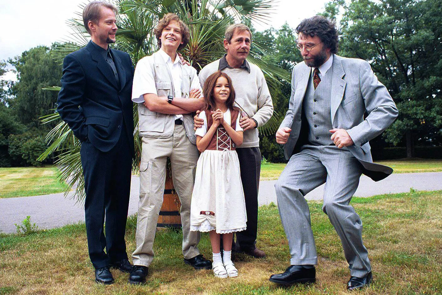 Rok 2000, od lewej: Artur Żmijewski, Adam Fidusiewicz, Karolina Sawka, Andrzej Strzelecki oraz Waldemar Dziki.