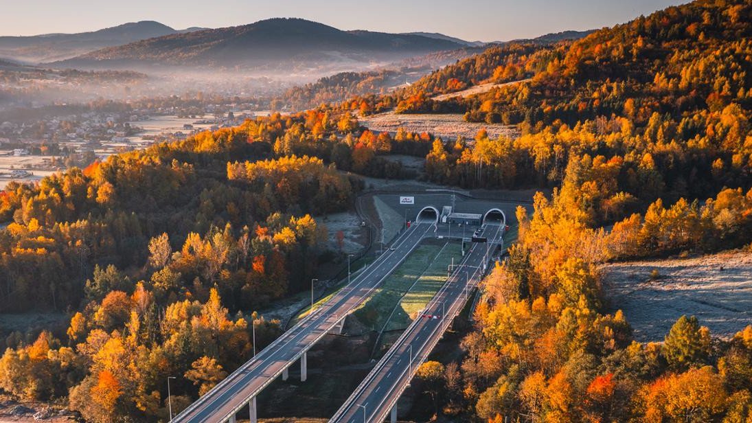 Najpiękniejsza droga w Polsce jest już otwarta. Na zdjęciach prezentuje się baśniowo