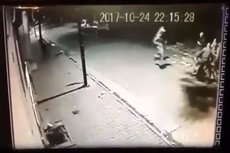 Nagranie z miejskiego monitoringu jest naprawdę drastyczne. Kibic Górnika Zabrze nie przeżył tej napaści.